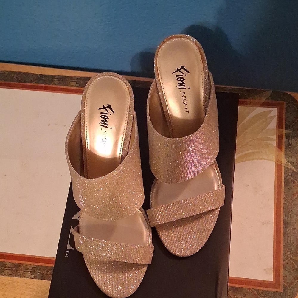 Fioni Night Sparkling Gold Heels